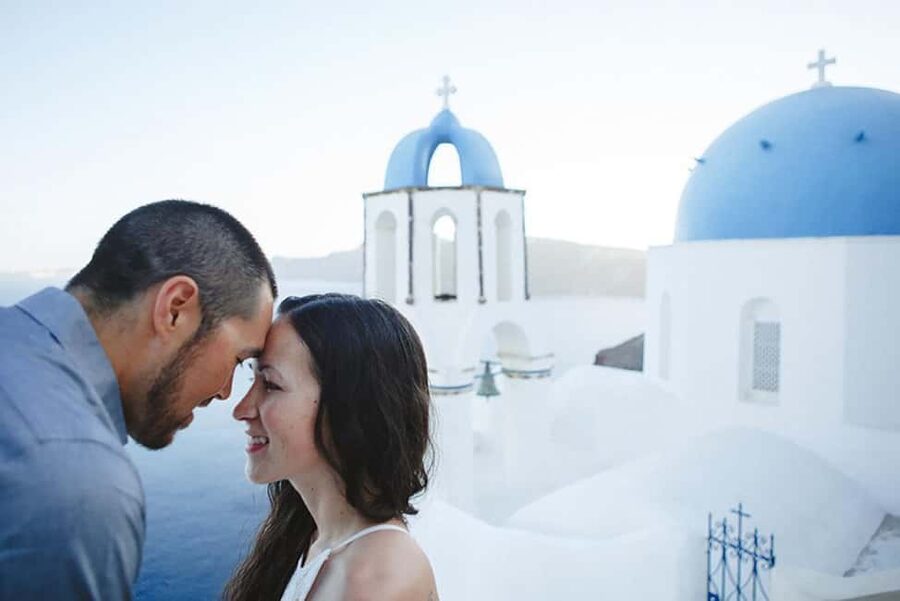 30’ Photoshoot in Oia! 30 edited photos! Effortless & Fun! - A photographer-led session, not a pose marathon