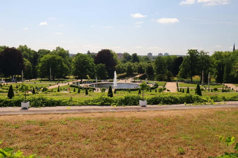 5h Potsdam private tour with Guide, Chauffeur & Photographer - The guide, chauffeur, and photographer arrangement