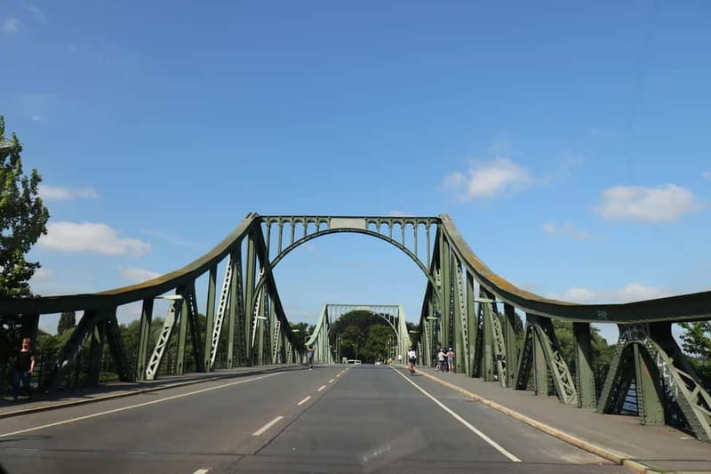 5h Potsdam private tour with Guide, Chauffeur & Photographer - What $660 means for a small group