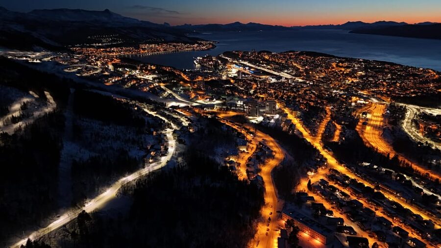 Abisko: Fjord Sightseeing and Photography Tour - From Lake Torneträsk to Norway
