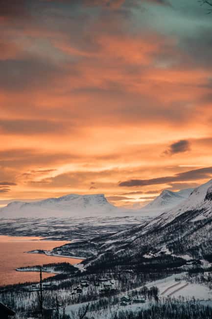 Abisko: Photo Hike with Professional Photographer - Who should book this experience?