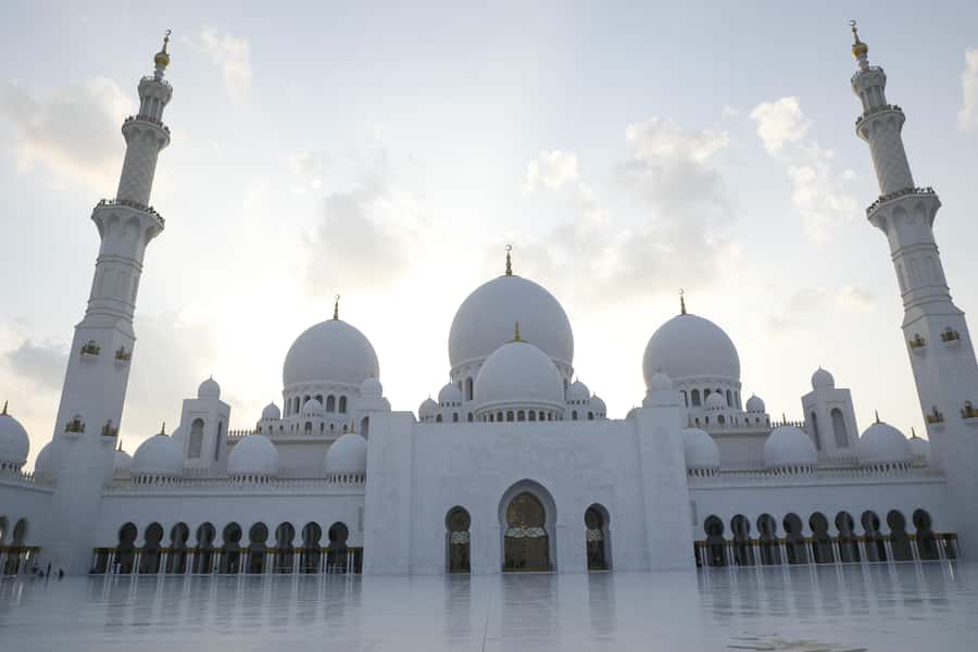 Abu Dhabi: Sheikh Zayed Grand Mosque Tour with Photographer - The carpet and marble mosaic photo stops