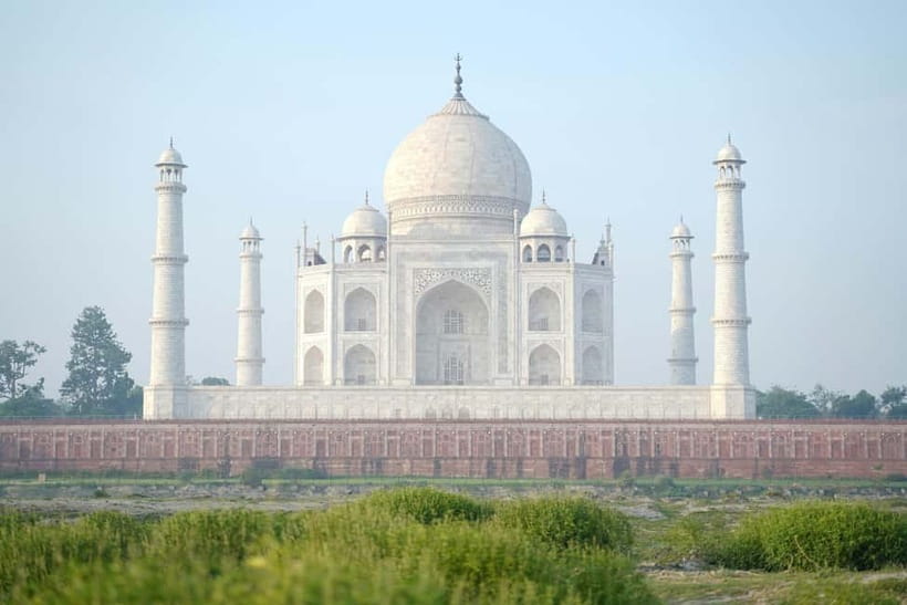 Agra: Taj Mahal Guided Tour with Photography & Rental Saree - Should you book the saree and Taj Mahal tour?
