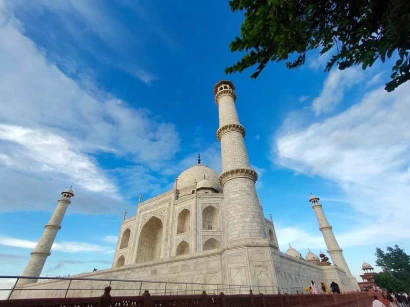 Agra: Taj Mahal Guided Tour with Photography & Rental Saree - Is $5 good value?