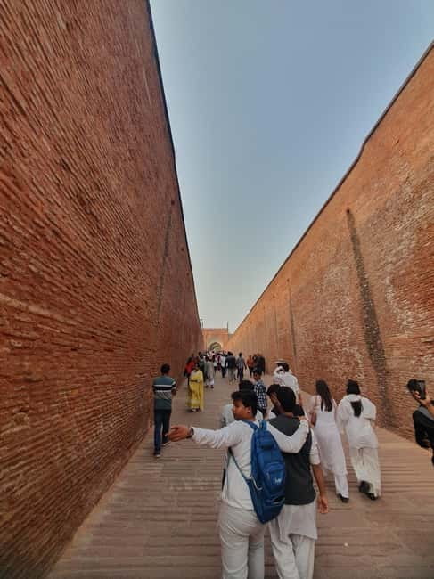 Agra: Taj Mahal Vip tickets with Professional Photographer - Should you book this experience?