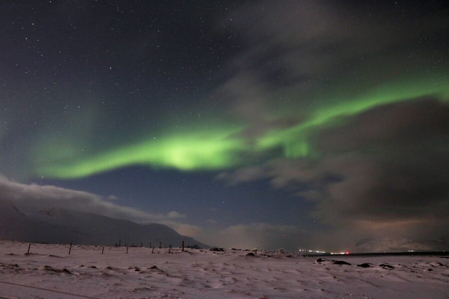 Akureyri: Hunt for the Northern Lights Photography Tour - Stargazing when the lights stay away