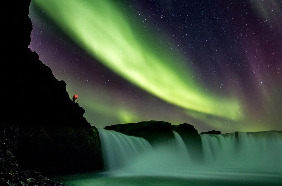 Akureyri: Northern Lights Photography Tour - Photography help, with one useful caution