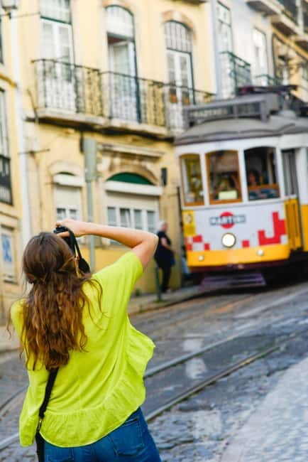Alfama Photo Walk: Lisbon Photography Tour with a Local - What the three hours feel like