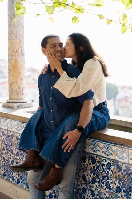 Alfama: Unforgettable Photoshoot Experience with a Local - How the photo delivery works