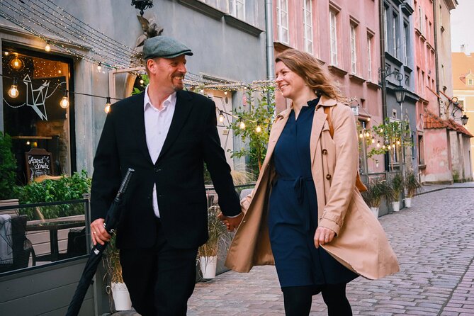 Amazing photo walk through the Old town of Warsaw - Posing help for people who dislike cameras