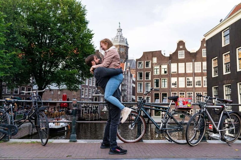 Amsterdam Canals Photoshoot: Private Solo, Family or Couples - Meeting Juliette near Damrak and Central Station