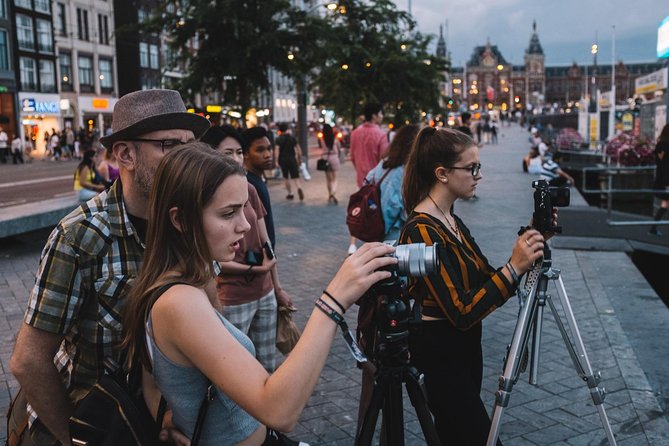 Amsterdam Night Photography Workshop with a Professional - The Red Light District through a camera lens