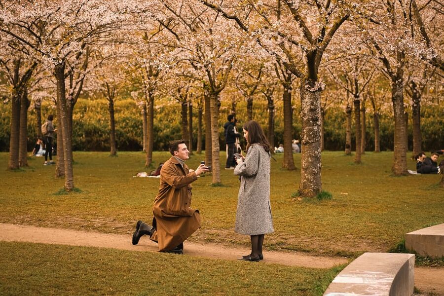 Amsterdam Photographer: Private Proposal Photoshoot Session - Why this Amsterdam proposal setting works