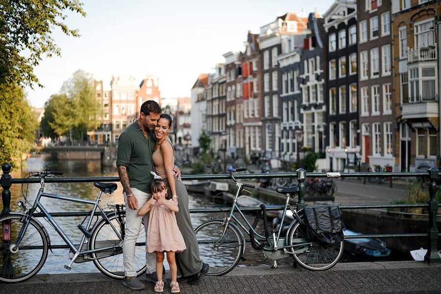 Amsterdam: Private Photoshoot in iconic locations - What the private format changes