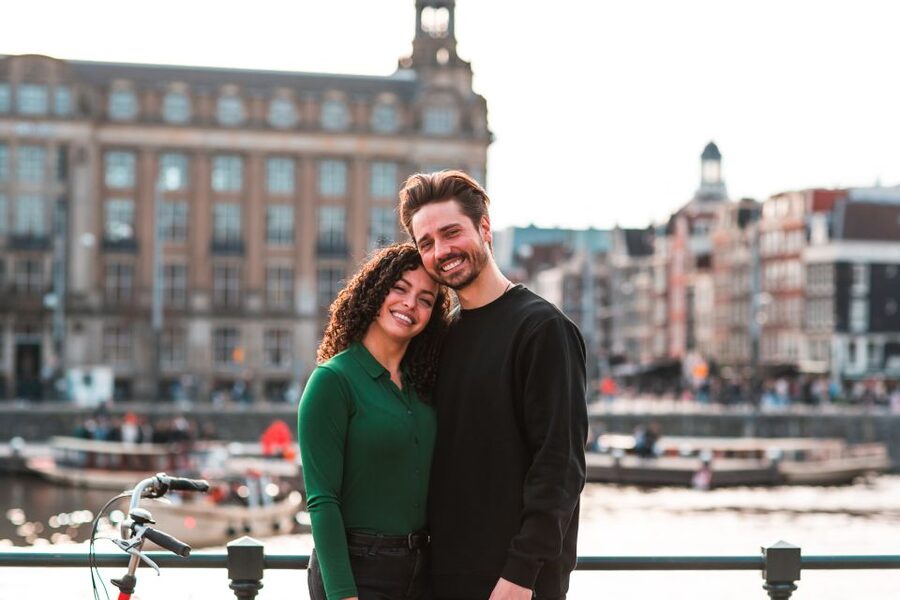Amsterdam: Professional photoshoot at Centraal Station - Key points to know before you book