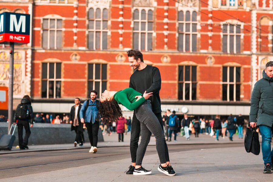 Amsterdam: Professional photoshoot at Centraal Station - What happens during the 30 to 45 minute session