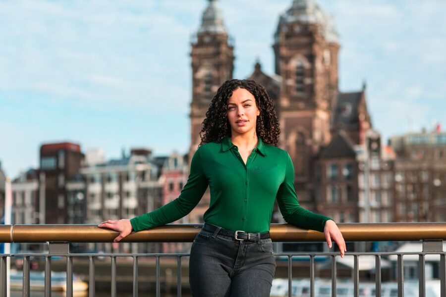 Amsterdam: Professional photoshoot at Centraal Station - Choosing the best time for your group