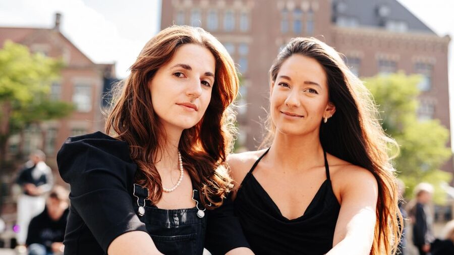 Amsterdam: Professional photoshoot at Dam Square. - Why Dam Square works for a short photo session