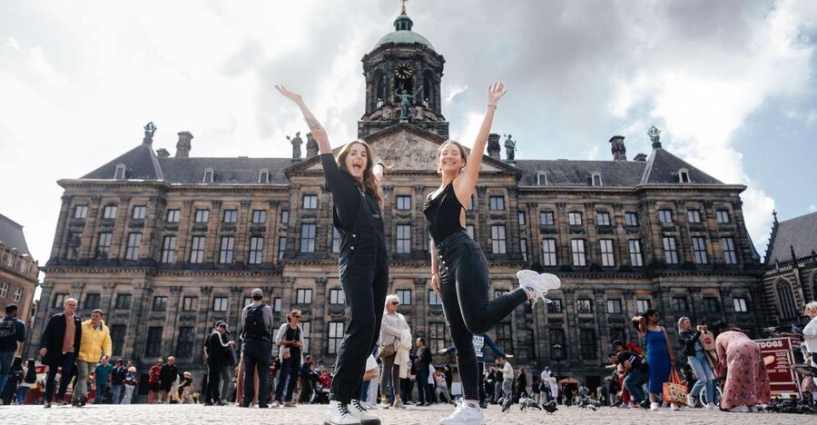 Amsterdam: Professional photoshoot at Dam Square. - Is $113 a fair price?