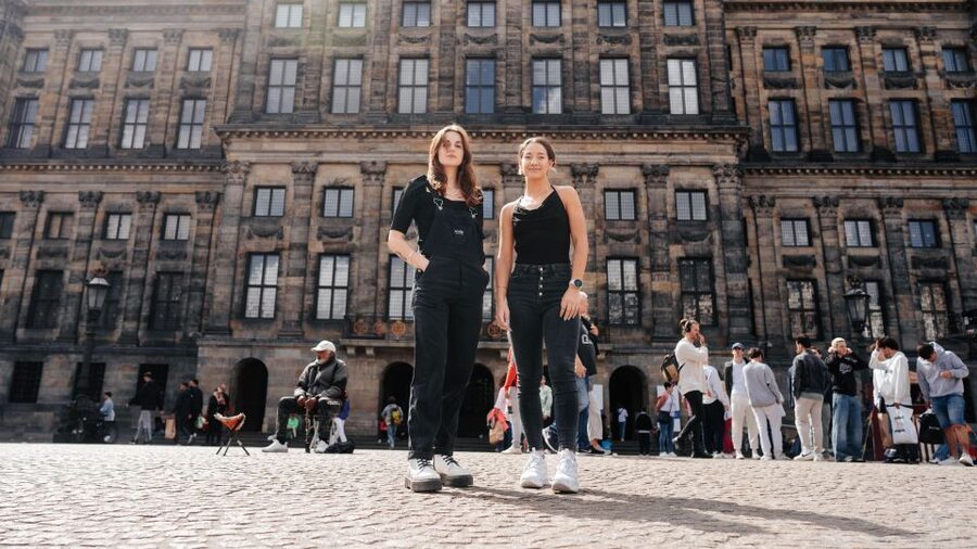 Amsterdam: Professional photoshoot at Dam Square. - Should you book the Dam Square photoshoot?