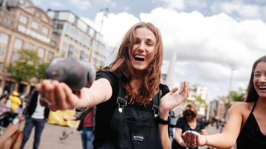 Amsterdam: Professional photoshoot at Dam Square. - FAQ