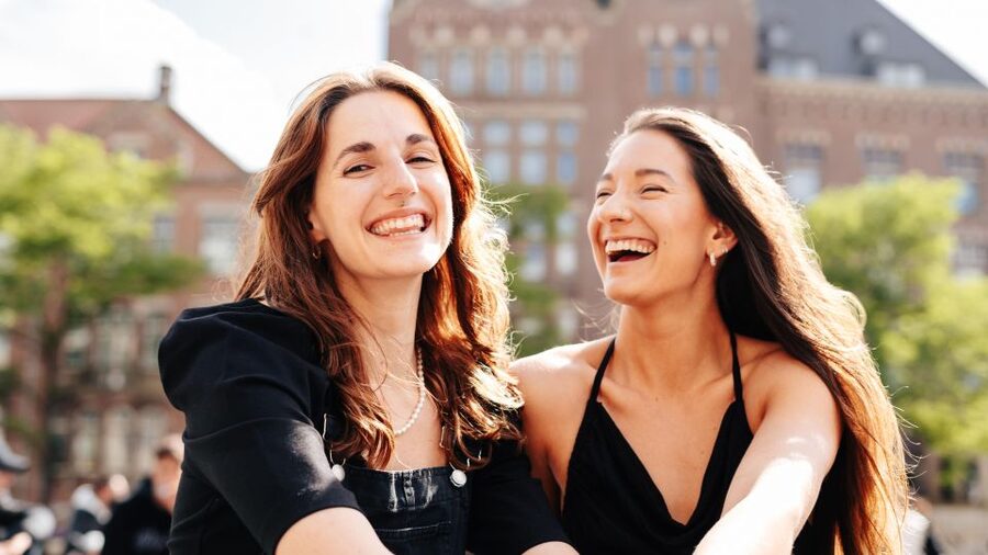 Amsterdam: Professional photoshoot at Dam Square. - A private experience for couples, families, and solo visitors