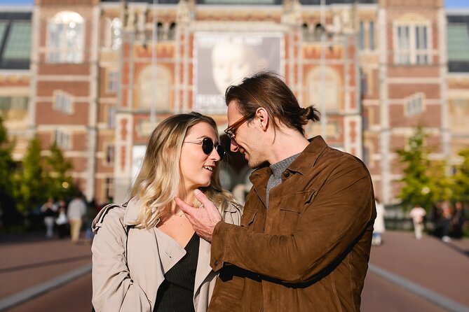 Amsterdam: Professional Rijksmuseum & Museumplein Photoshoot - How much posing help can you expect?