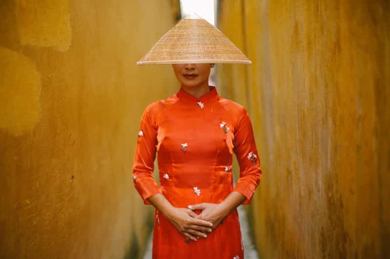 Ao Dai Photography: Traditional Attire Capture in Hoi An - The Hoai River adds breathing room