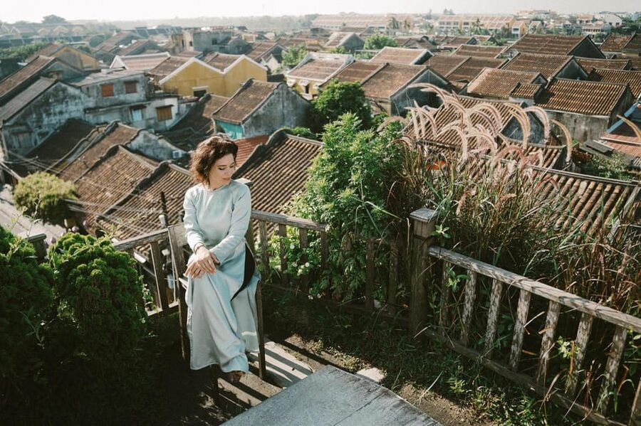 Ao Dai Photography: Traditional Attire Capture in Hoi An - How the photographer helps you pose