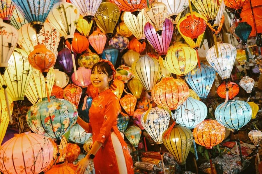 Ao Dai Photography: Traditional Attire Capture in Hoi An - Starting at Thanh Mai and getting camera-ready