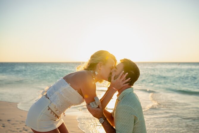 Aruba Sunrise/Sunset Photoshoot Experience - A relaxed walk instead of stiff posing
