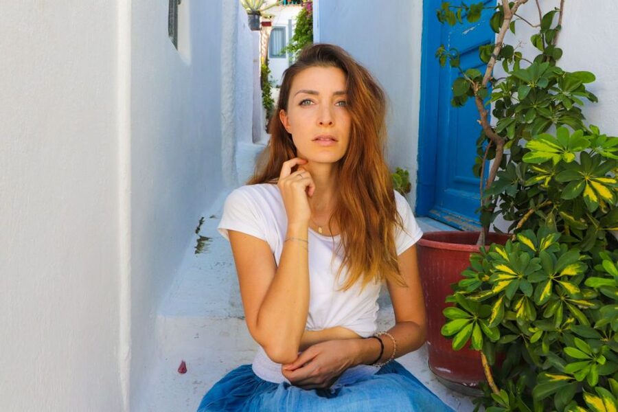 Athens: Professional photoshoot at Anafiotika Village - Meeting at Saint Nicholas Rangavas Church