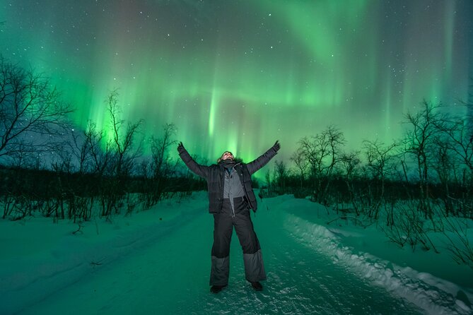 Aurora Hunt with the campfire and professional photographer - The campfire makes waiting easier