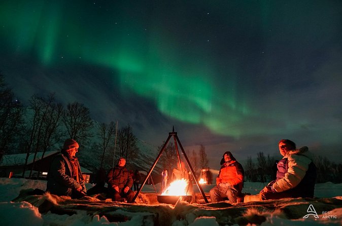 Aurora Safari Chase by big bus, free Photos, toilet onboard - Watching the Northern Lights in real conditions