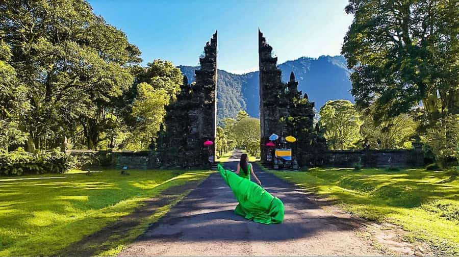 Bali & Nusa Penida: 2-Day Highlights Instagram Tour - Bali Original: gates, water gardens, and a cave waterfall