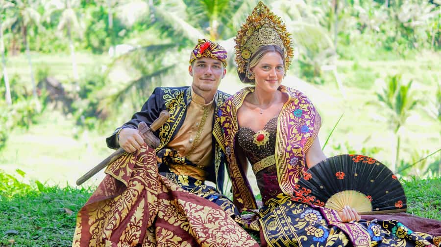 Bali:Traditional Wedding Photoshoot with the Rice Field View - Getting dressed for a Balinese-style portrait