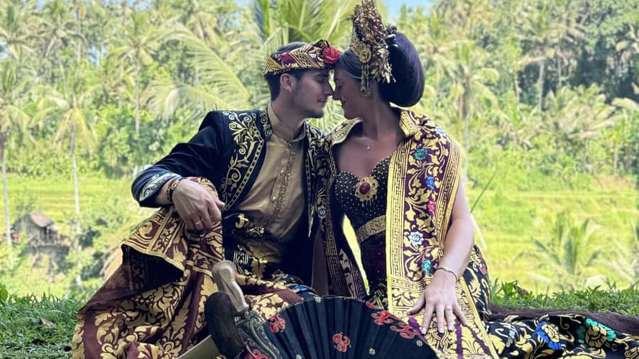 Bali:Traditional Wedding Photoshoot with the Rice Field View - Rice terraces, private paths, and the feel of the setting