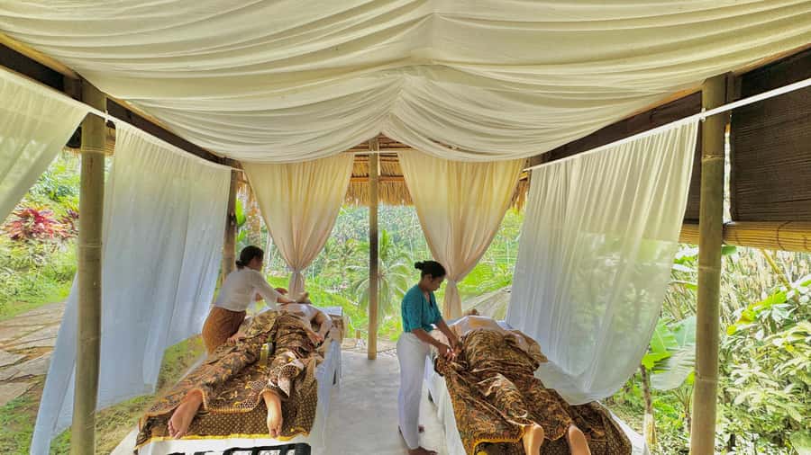 Bali:Traditional Wedding Photoshoot with the Rice Field View - The one-hour massage in a quiet jungle setting