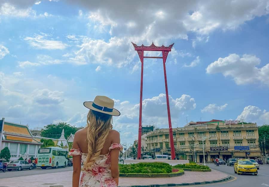 Bangkok: Instagram Tour with Professional Photographer - Wat Suthat and the Giant Swing