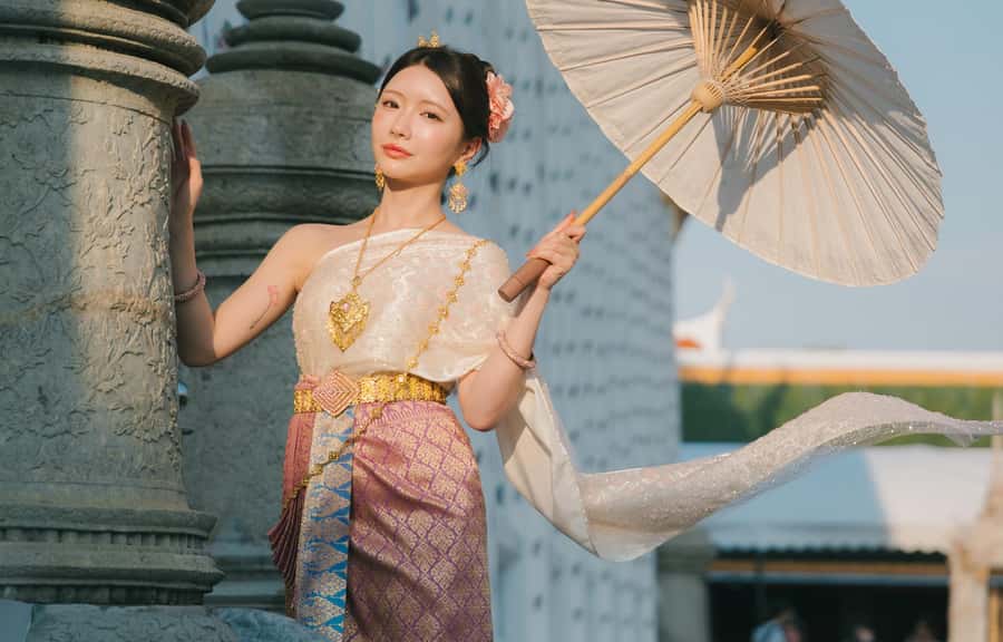 Bangkok: Thai Costume Photoshoot at Wat Arun - Why Wat Arun Makes Such a Good Photo Studio