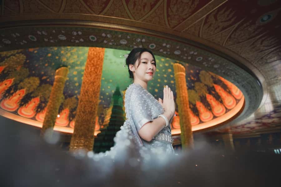 Bangkok:Thai costume with Long tail boat photoshoot - Key points to know