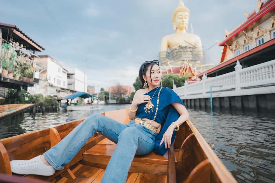 Bangkok:Thai costume with Long tail boat photoshoot - Thirty minutes on a Thai long-tail boat
