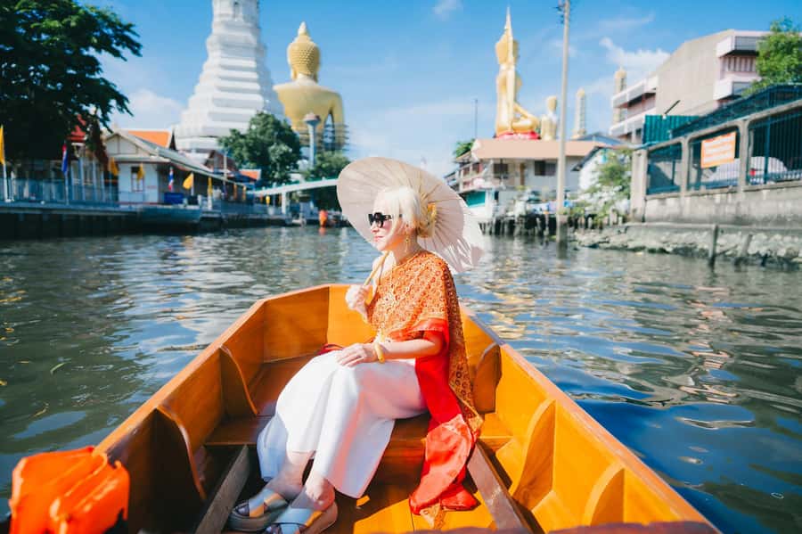 Bangkok:Thai costume with Long tail boat photoshoot - The seven-minute walk to Wat Paknam