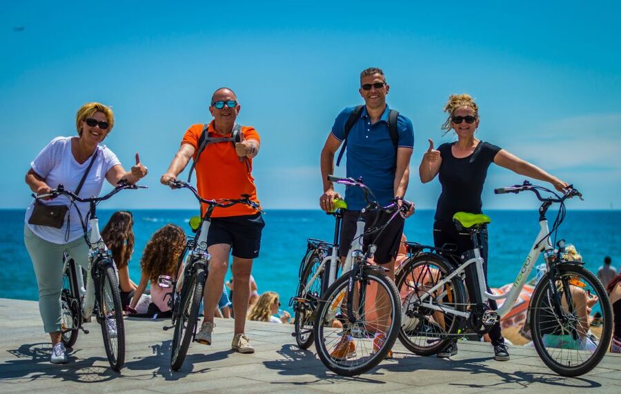 Barcelona: 4-Hour E-Bike Photography Tour - Tapas and a drink at the finish