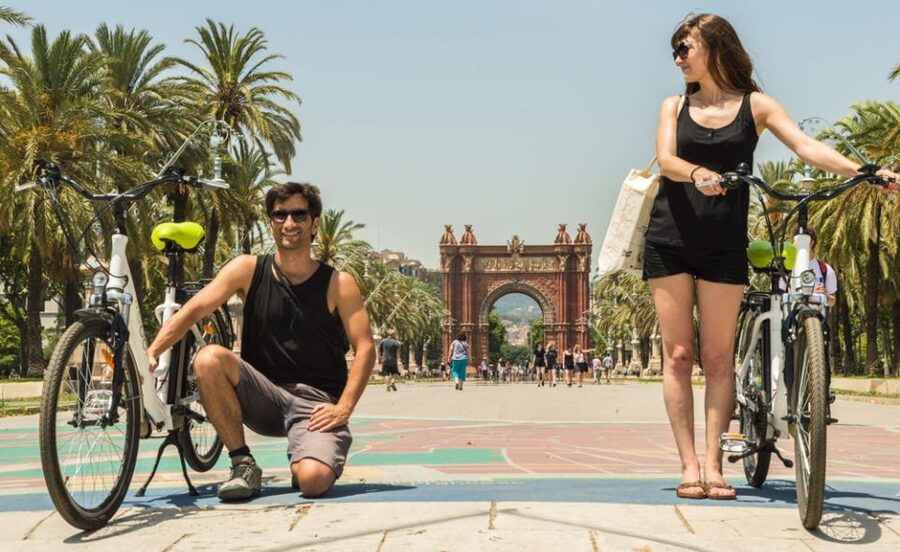 Barcelona: 4-Hour E-Bike Photography Tour - Sagrada Família and the wider city view