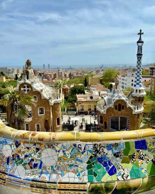 Barcelona: Creative Photo Tour of the City's Artistic Corners - Natural posing instead of stiff souvenir photos