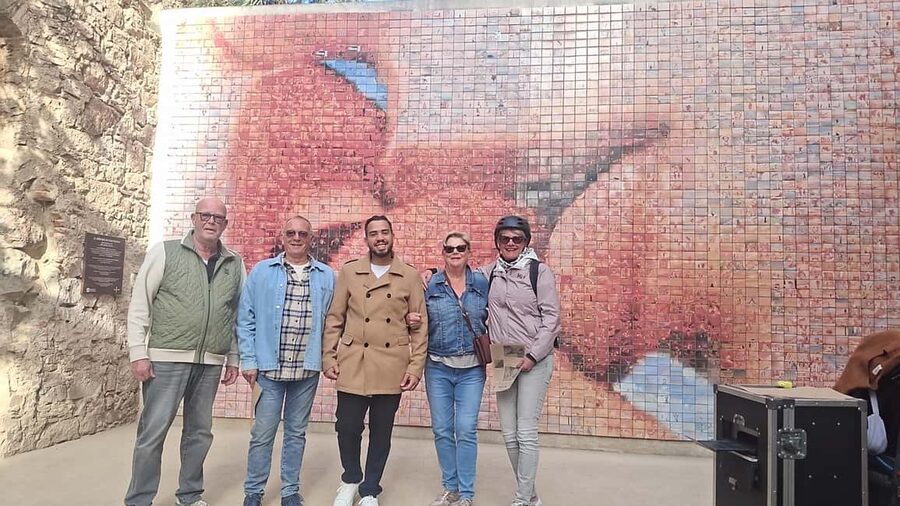 Barcelona: Creative Photo Tour of the City's Artistic Corners - Weather, clothing, and practical planning