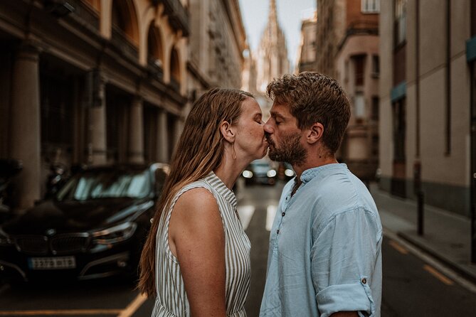 Barcelona Gothic Quarter cinematic photoshoot - Plaça del Rei: formal stone and a grander frame
