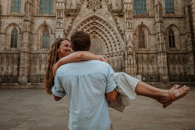 Barcelona Gothic Quarter cinematic photoshoot - What the directing adds to ordinary vacation photos