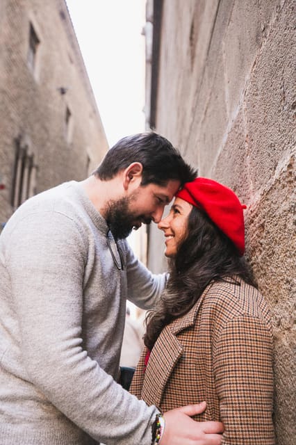 Barcelona: Gothic Quarter Private Photoshoot Experience - A Photo Session for Couples, Families, and Solo Portraits